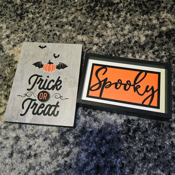 Two Halloween Table top decor signs - Picture 1 of 1